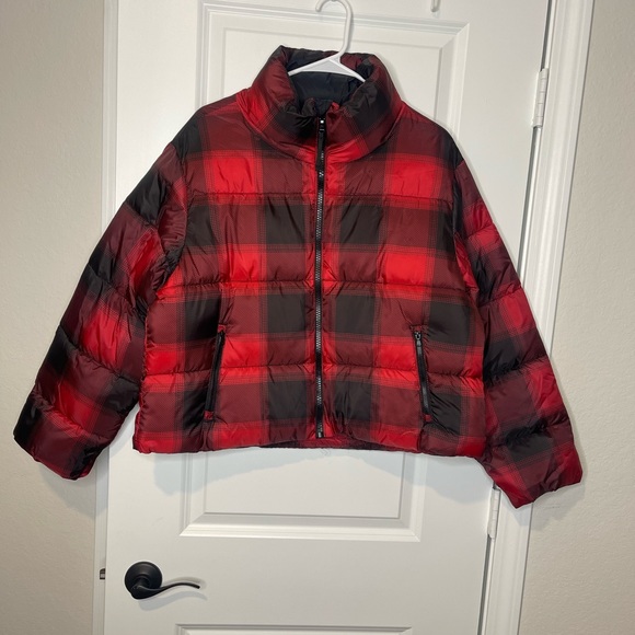 Old Navy Water Resistant Frost Free Short Puffer Jacket - Picture 3 of 9